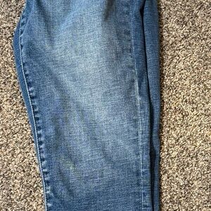 Buckle Women’s Skinny Jeans in Medium Blue Wash